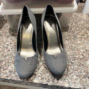 Apt.9 Black & White Plaid Pumps